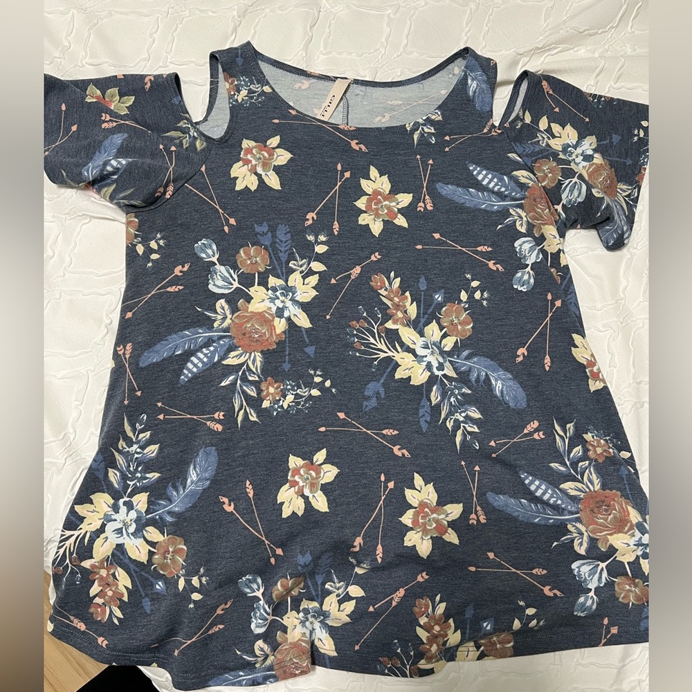 Women’s floral top with open shoulders